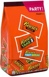 REESE'S Chocolate Peanut Butter Assortment Snack Size Halloween Candy, 32.06 oz Bulk Party Pack